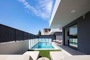 Villasaints II Elegant Pool Villa Near Beach