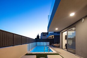 Villasaints II Elegant Pool Villa Near Beach