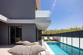 Villasaints II Elegant Pool Villa Near Beach