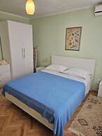 Oleander, Three-bedroom Apt in Trogir