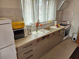 Oleander, Three-bedroom Apt in Trogir