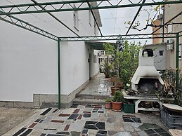Oleander, Three-bedroom Apt in Trogir
