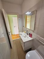 Oleander, Three-bedroom Apt in Trogir