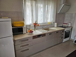 Oleander, Three-bedroom Apt in Trogir