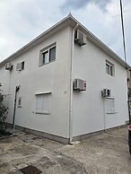 Oleander, Three-bedroom Apt in Trogir