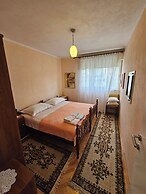Oleander, Three-bedroom Apt in Trogir