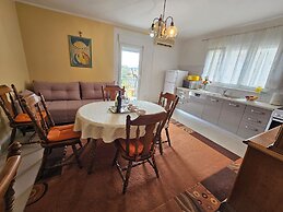 Oleander, Three-bedroom Apt in Trogir