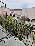 Oleander, Three-bedroom Apt in Trogir