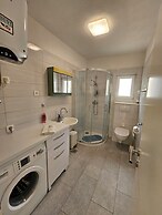 Oleander, Three-bedroom Apt in Trogir