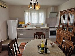 Oleander, Three-bedroom Apt in Trogir