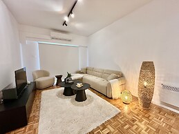 50 NIC - Stay Aelia Apartment