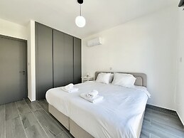 148 LIM - Stay Lumiere House
