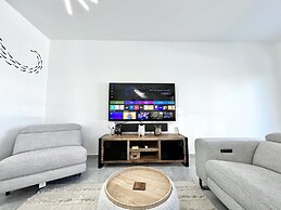 148 LIM - Stay Lumiere House
