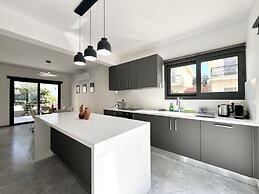 148 LIM - Stay Lumiere House