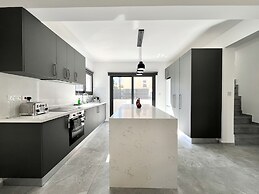 148 LIM - Stay Lumiere House