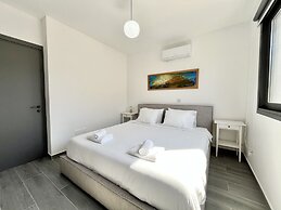 148 LIM - Stay Lumiere House