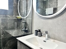 148 LIM - Stay Lumiere House