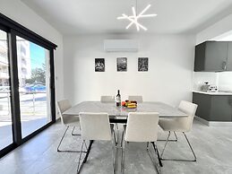148 LIM - Stay Lumiere House