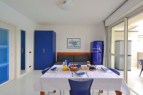 Spacious and Comfy Flat With Balcony