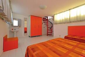Ideal Getaway Flat With Solarium and Pool