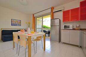 Ideal Getaway Flat With Solarium and Pool