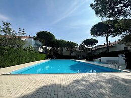 Apartment With Pool Access