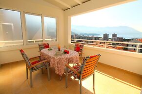 2 Bdr Seaview Apartment Budva