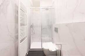 Cernobbio Center - Modern Apartment with Parking