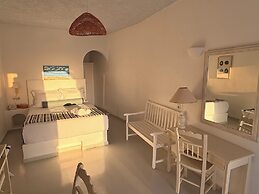 Santorini Theasis Suites
