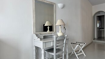 Santorini Theasis Suites