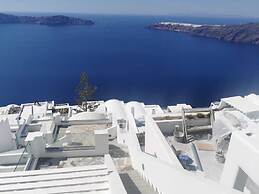 Santorini Theasis Suites