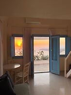 Santorini Theasis Suites
