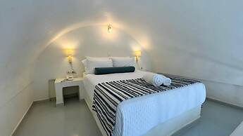 Santorini Theasis Suites