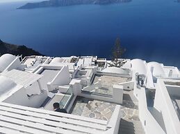 Santorini Theasis Suites