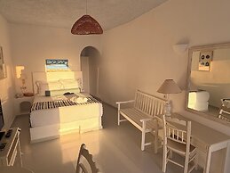Santorini Theasis Suites