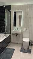 Fully Serviced One Bed Apartment In Rw