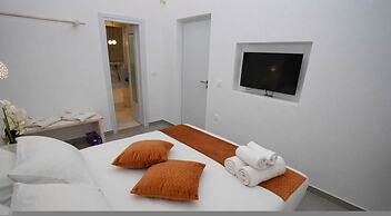 Iliana s Getaway - Private Villa With Jacuzzi