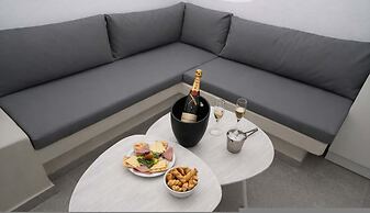 Iliana s Getaway - Private Villa With Jacuzzi