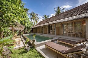 Golden Garuda Cottages at Diamond Beach