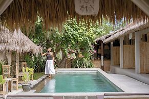 Golden Garuda Cottages at Diamond Beach