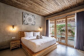 Golden Garuda Cottages at Diamond Beach