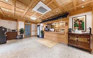 Yuseong Manwol Hotel (Hanok)