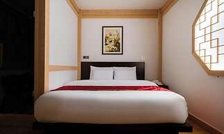 Yuseong Manwol Hotel (Hanok)
