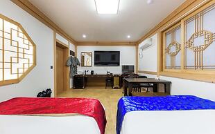Yuseong Manwol Hotel (Hanok)