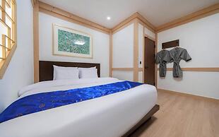 Yuseong Manwol Hotel (Hanok)