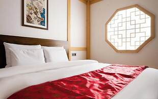 Yuseong Manwol Hotel (Hanok)