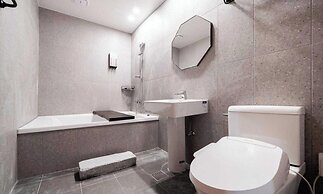 Yuseong Manwol Hotel (Hanok)