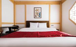Yuseong Manwol Hotel (Hanok)