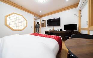 Yuseong Manwol Hotel (Hanok)