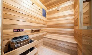 Yuseong Manwol Hotel (Hanok)